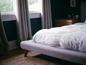 Base de cama con colchon en perfecto aseo.