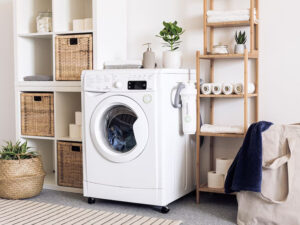 lavadora secadora blanca en funcionamiento