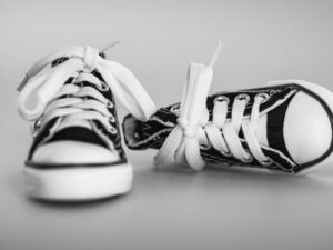 Zapato deportivos color negro y blanco