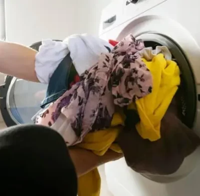 Servicio de lavado con lavadora frontal