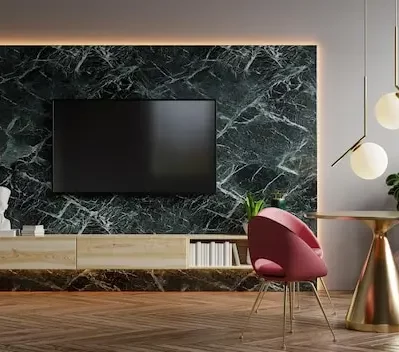 Diseño de sala de TV con pared de mármol elegante por AYDA