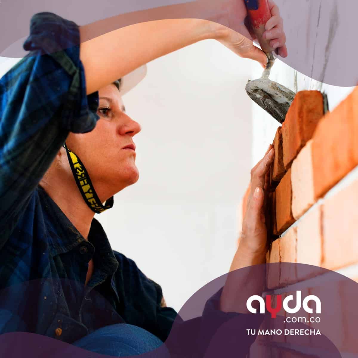 Personal de AYDA con servicio de remodelación de vivienda