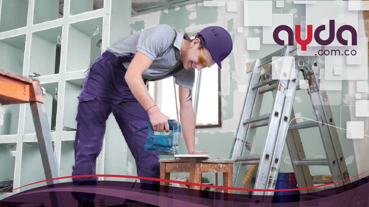 Especialista trabajando en instalación de drywall