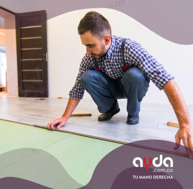 Instalación de piso laminado flotante por personal de AYDA