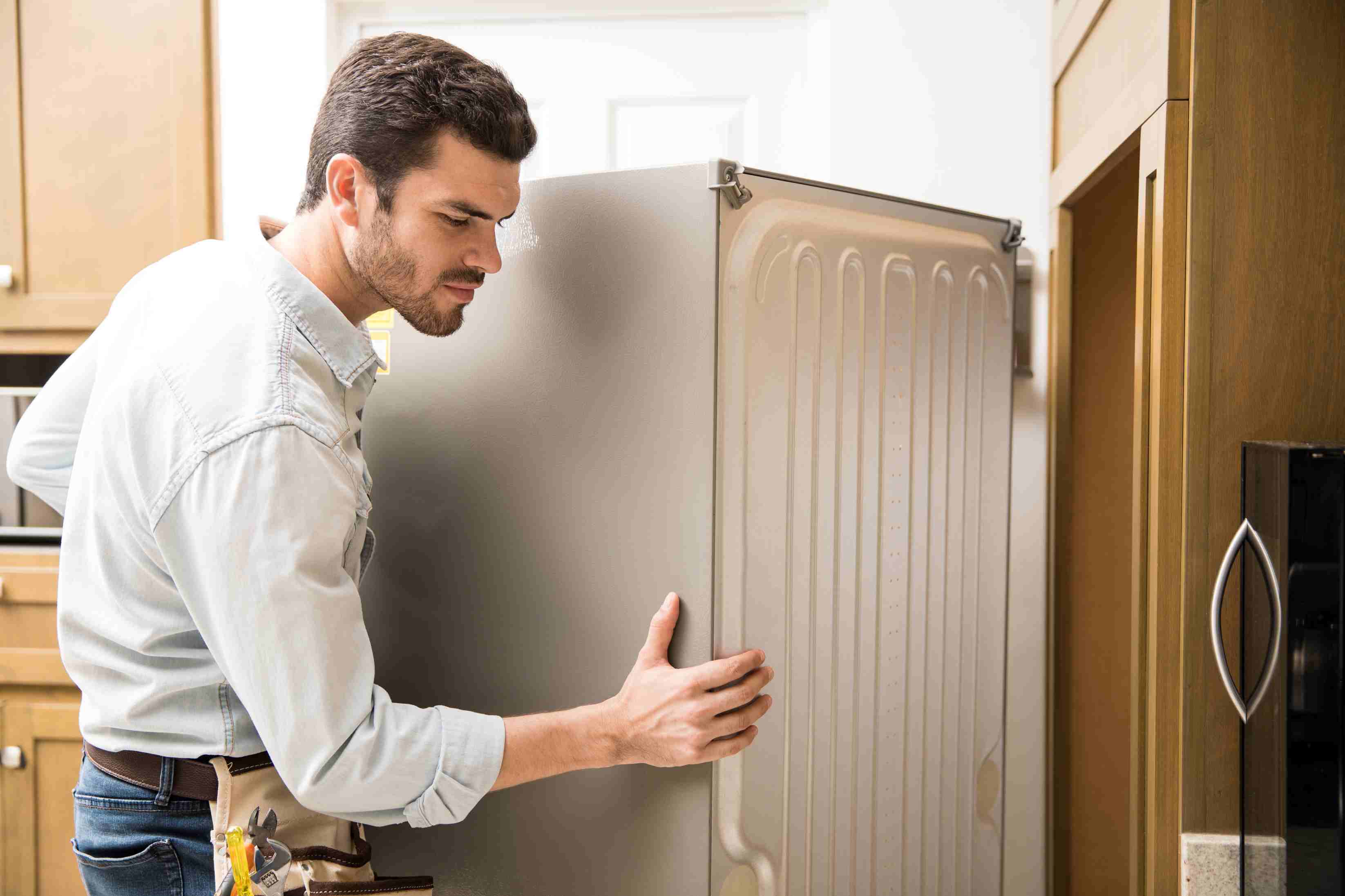 Reparación de refrigerador realizada por un técnico especializado- AYDA