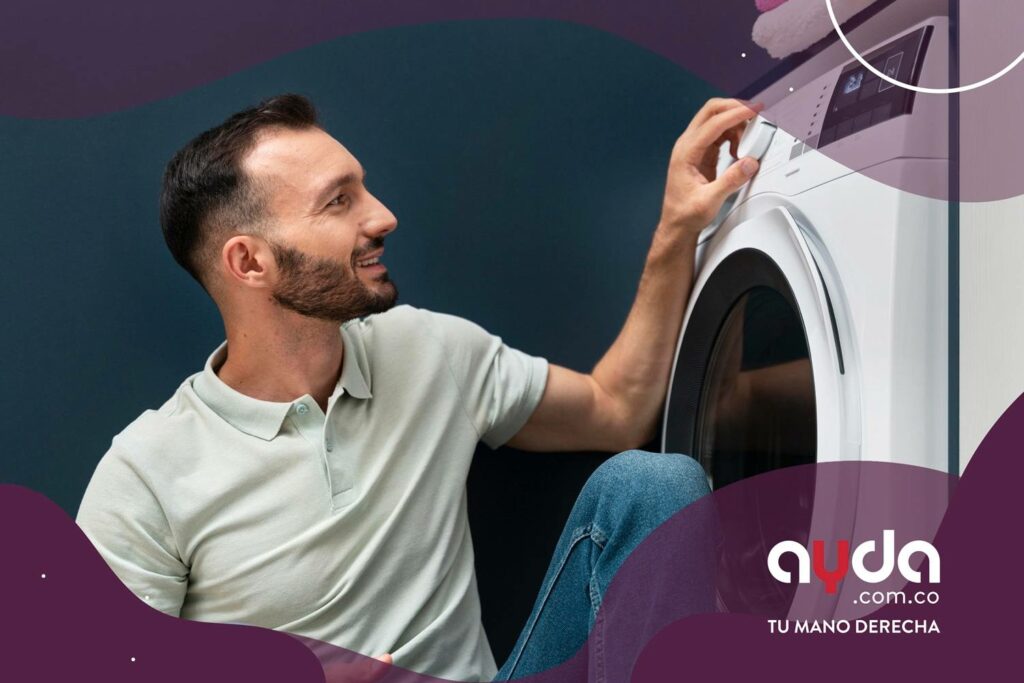 Hombre observando atentamente el ciclo de su lavadora, asegurándose de que el mantenimiento de lavadora se realice correctamente para un funcionamiento óptimo